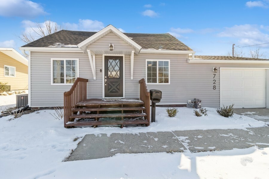 Property Photo:  728 E 1st Street  IA 50156 