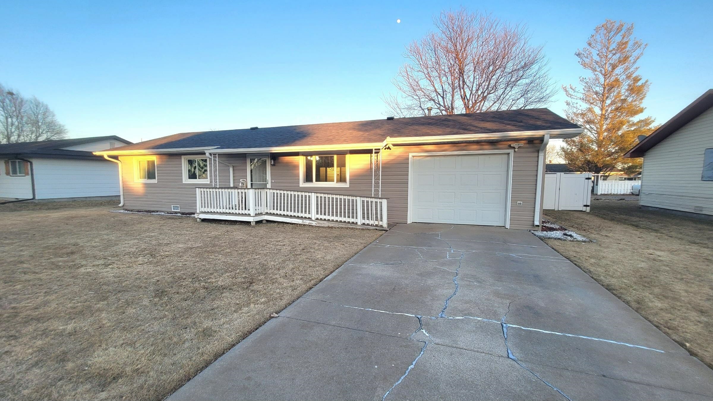 Property Photo:  1818 Kiowa Lane  NE 69130 