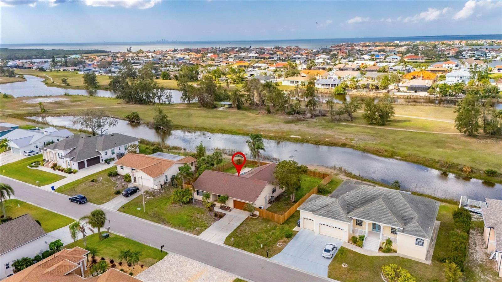 Property Photo: 811 Eagle Lane FL 33572