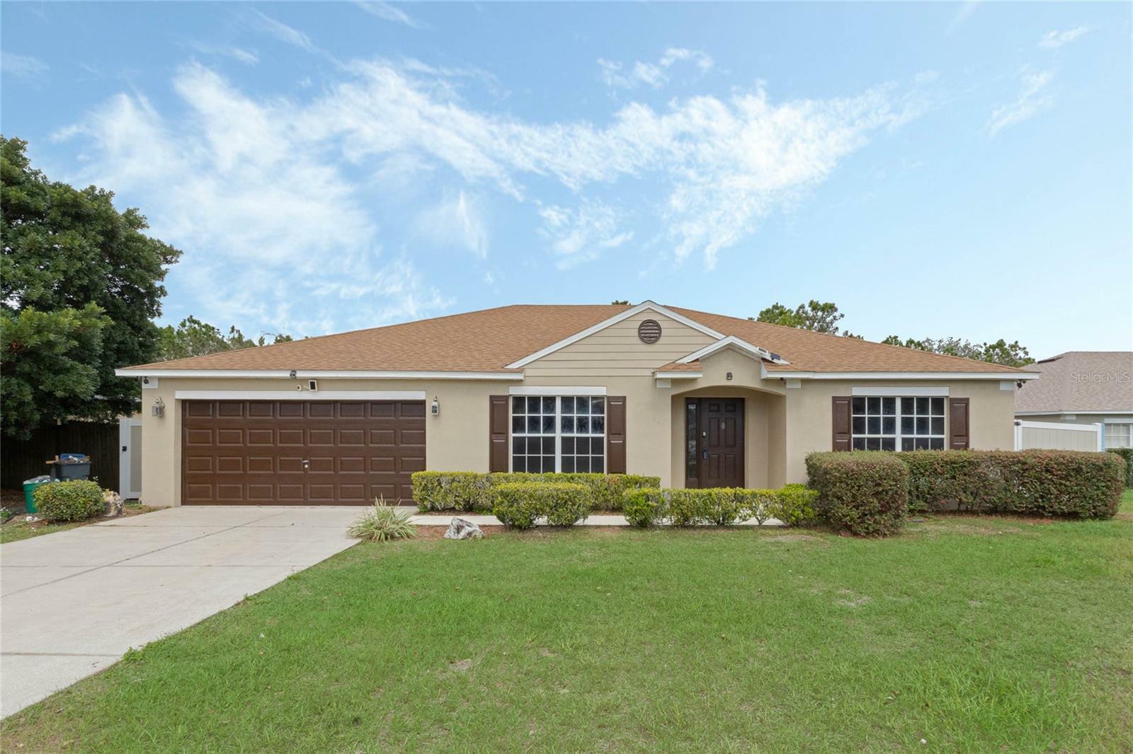 Property Photo: 140 Lake Catherine Circle FL 34736