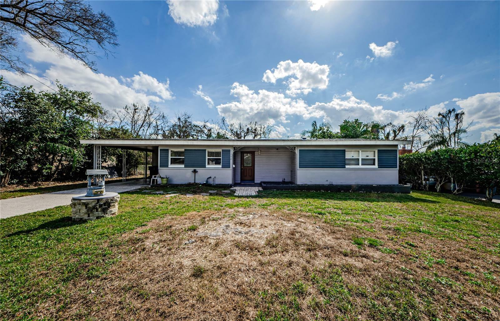 Property Photo: 708 Oak Ridge Drive FL 33510
