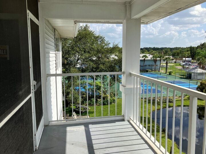 Property Photo:  2210 Vista Del Sol Circle #519  FL 33558 