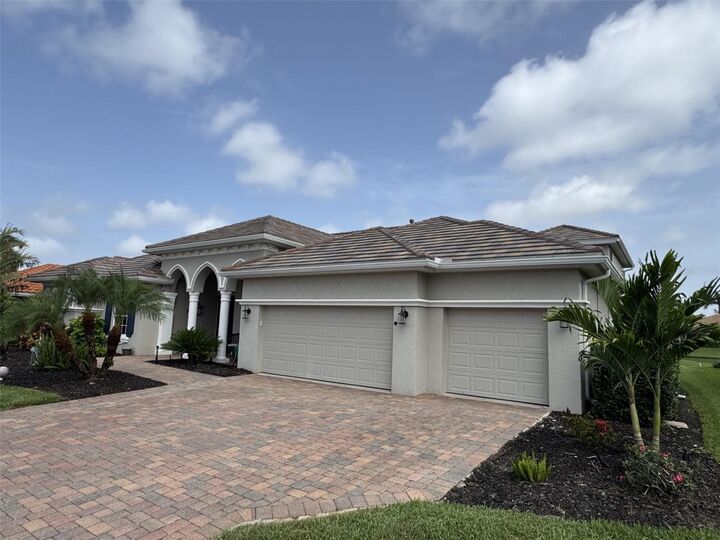 Property Photo: 10509 Winding Stream Way FL 34212