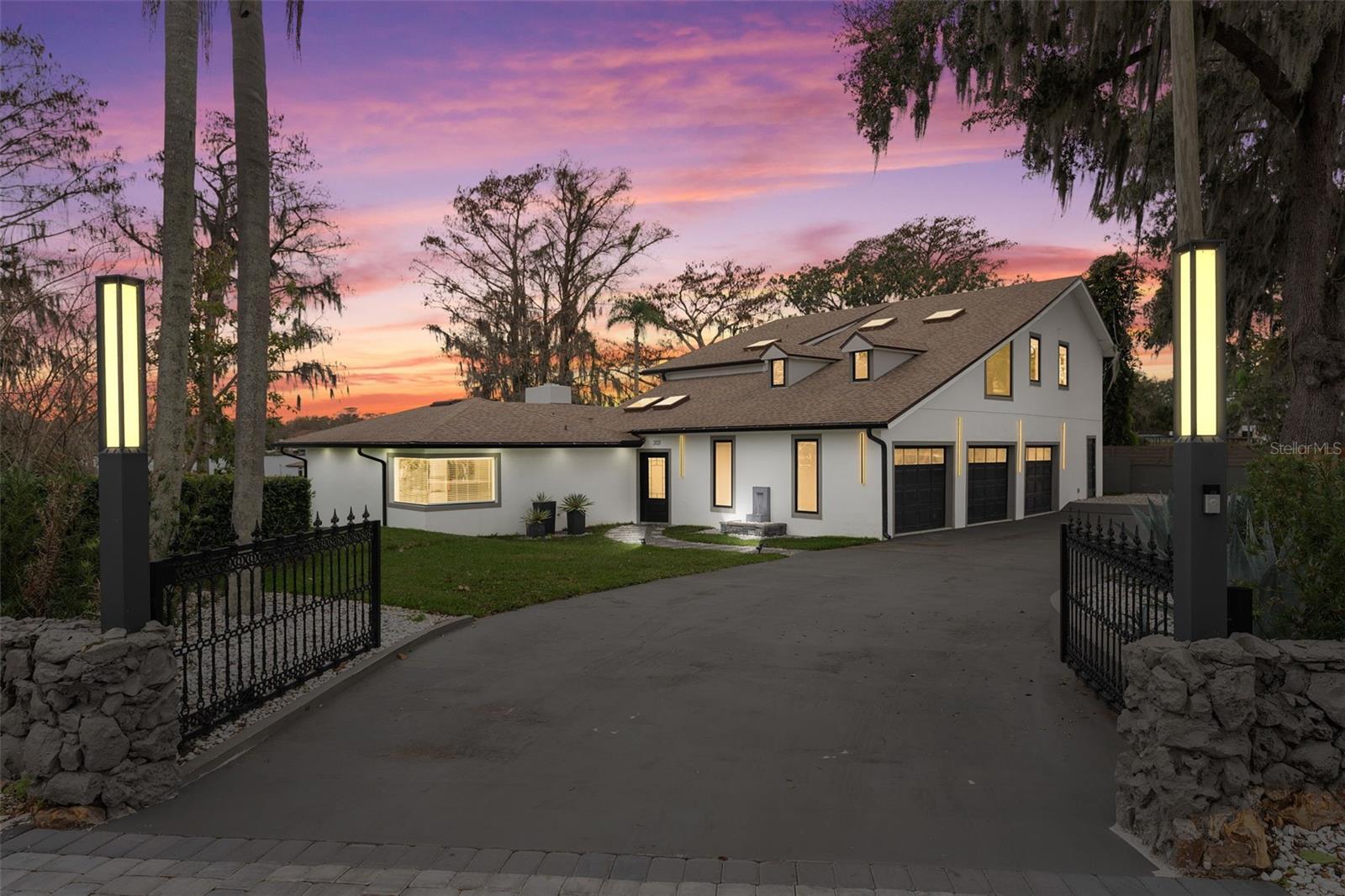 Property Photo: 301 Rippling Lane FL 32789