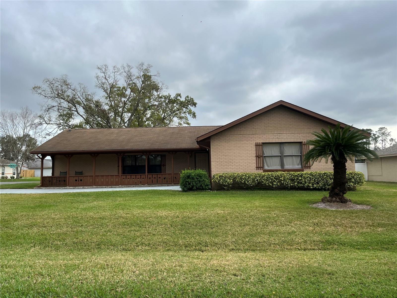 Property Photo:  813 Scott Lake Village N  FL 33813 