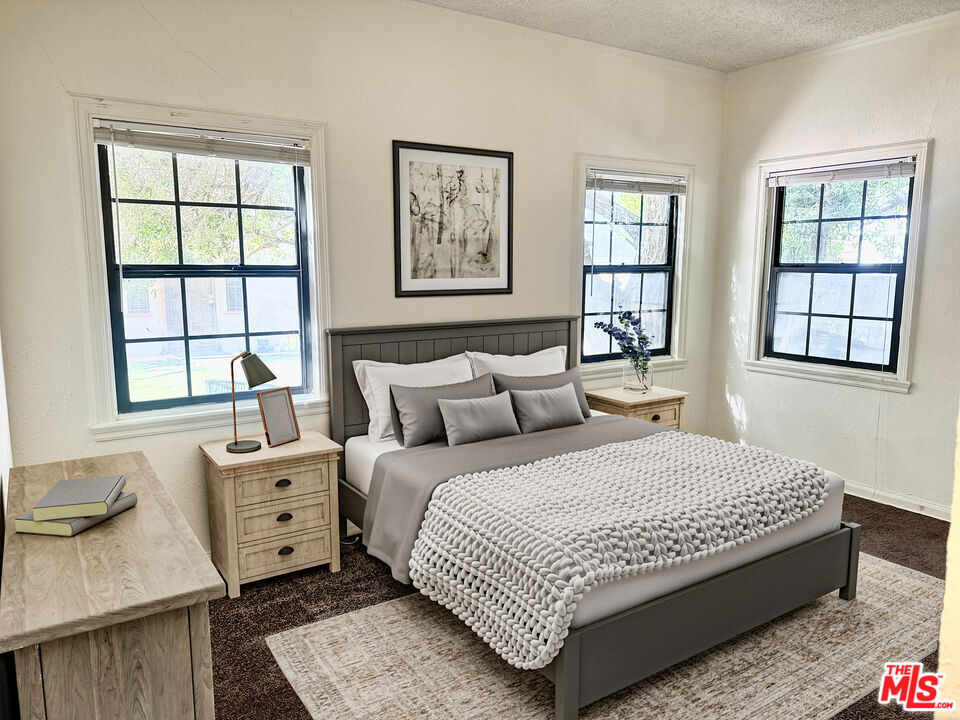 Property Photo: 1009 1/2 S Cochran Avenue CA 90019