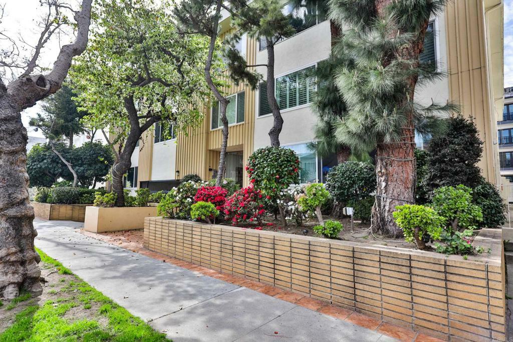165 N Swall Drive 303  Beverly Hills CA 90211 photo