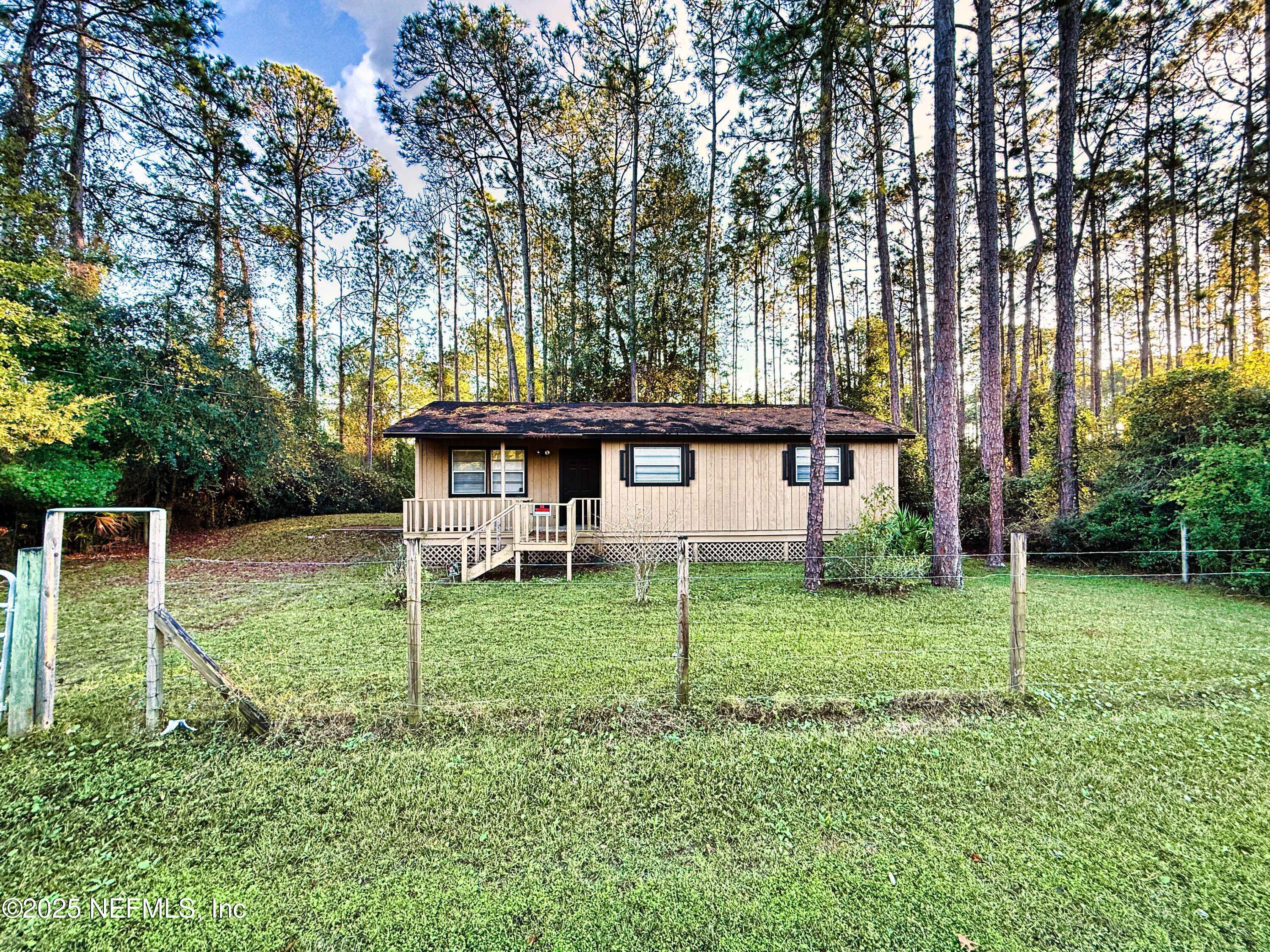 Property Photo: 20 N Dolphin Avenue FL 32068