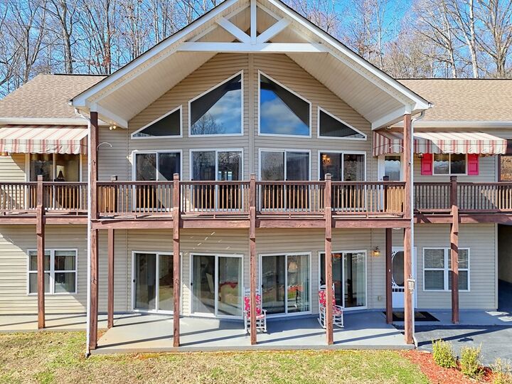 Property Photo: 1085 Chatuge Village Circle NC 28904