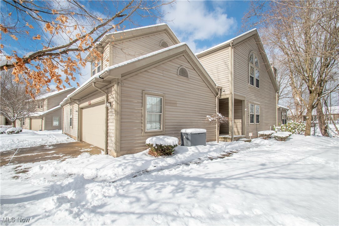 Property Photo: 137 N Aspen Court 2 OH 44484