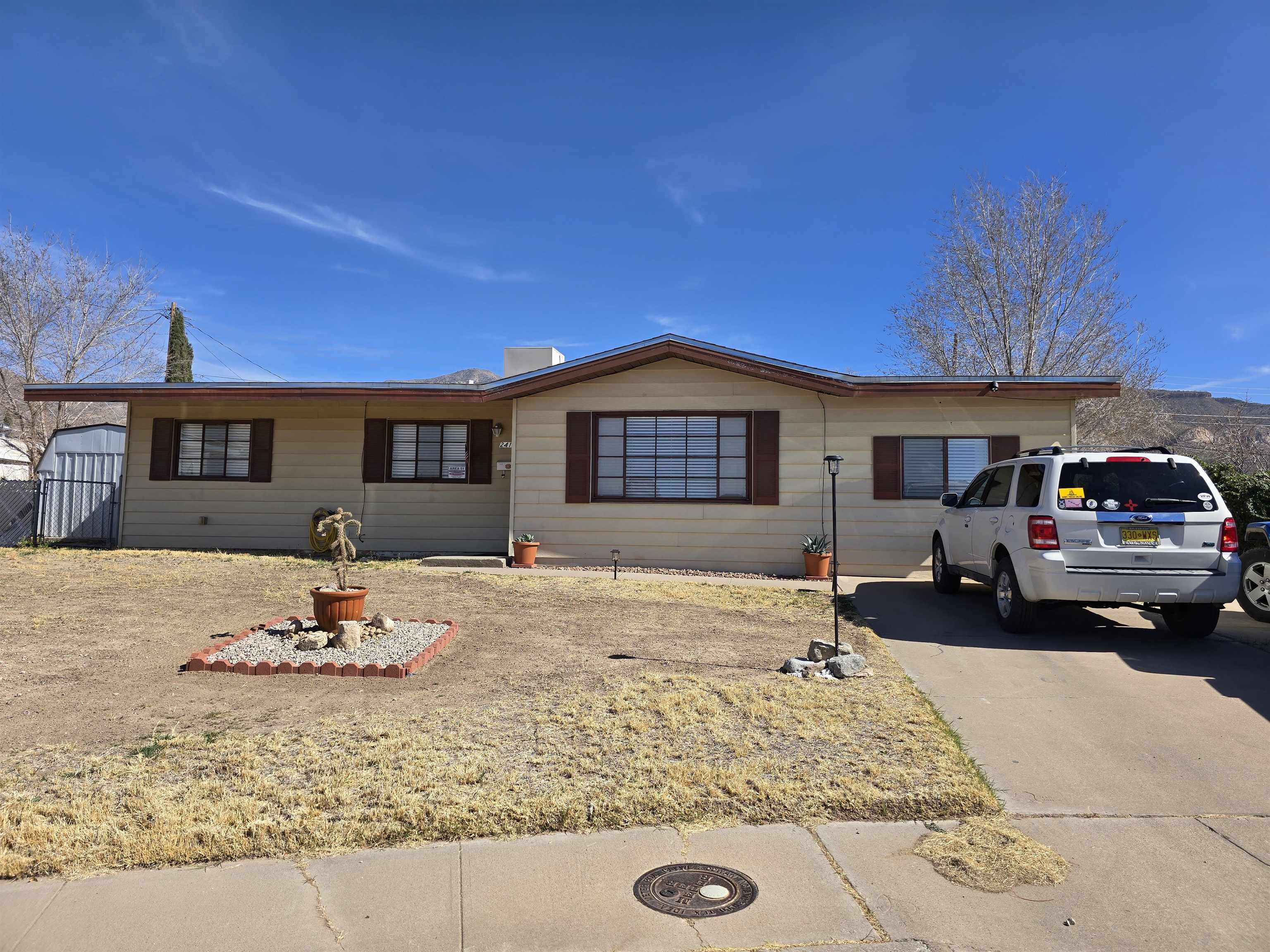 Property Photo:  2410 Rolland Ct  NM 88310 