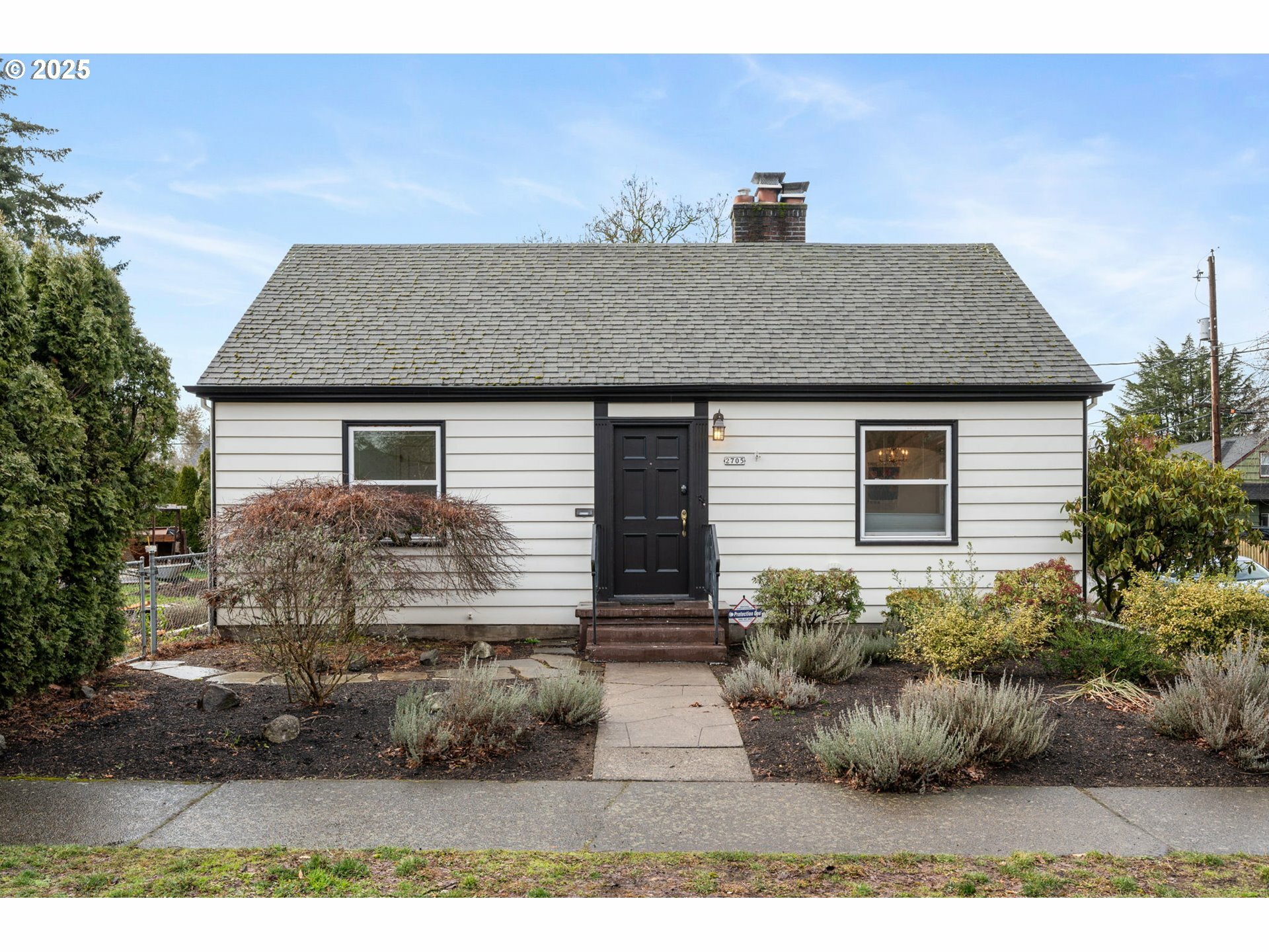 Property Photo:  2705 SE 67th Ave  OR 97206 