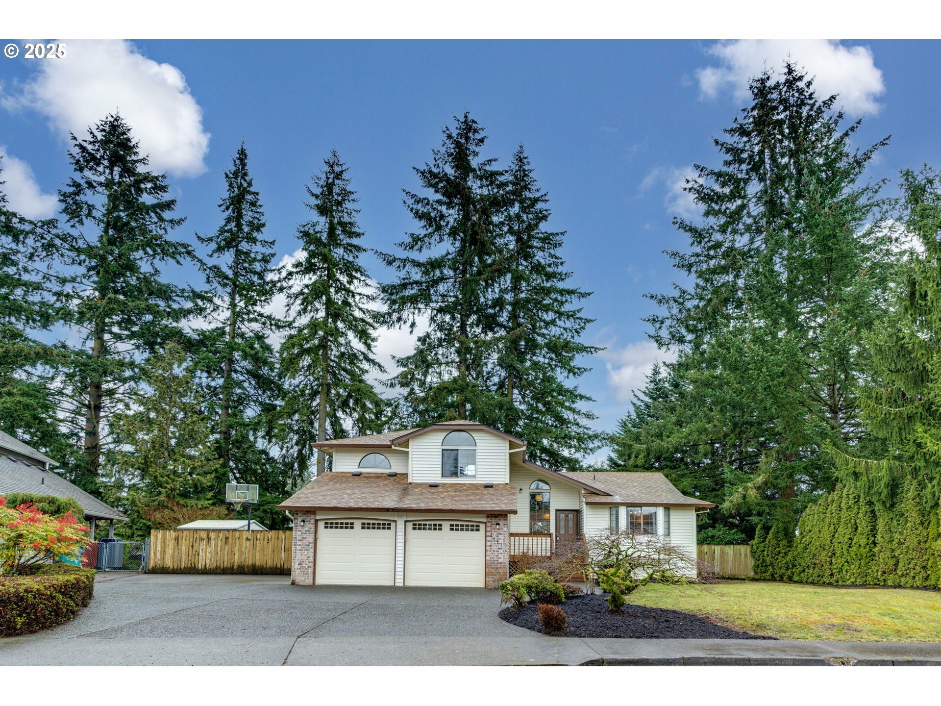 Property Photo:  2413 NE 46th St  WA 98663 