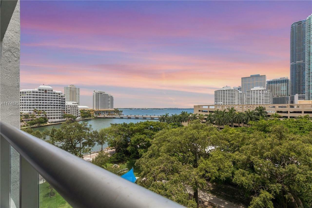 Property Photo:  495 Brickell Ave 807  FL 33131 