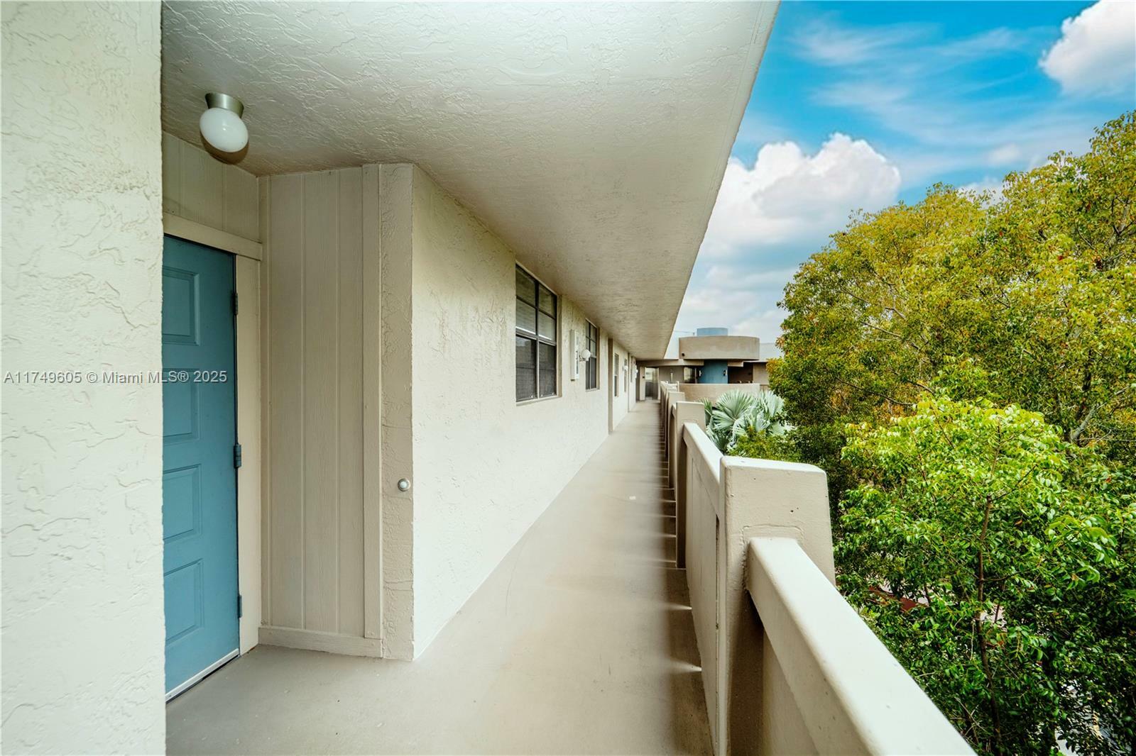 Property Photo:  901 Colony Point Cir 521  FL 33026 