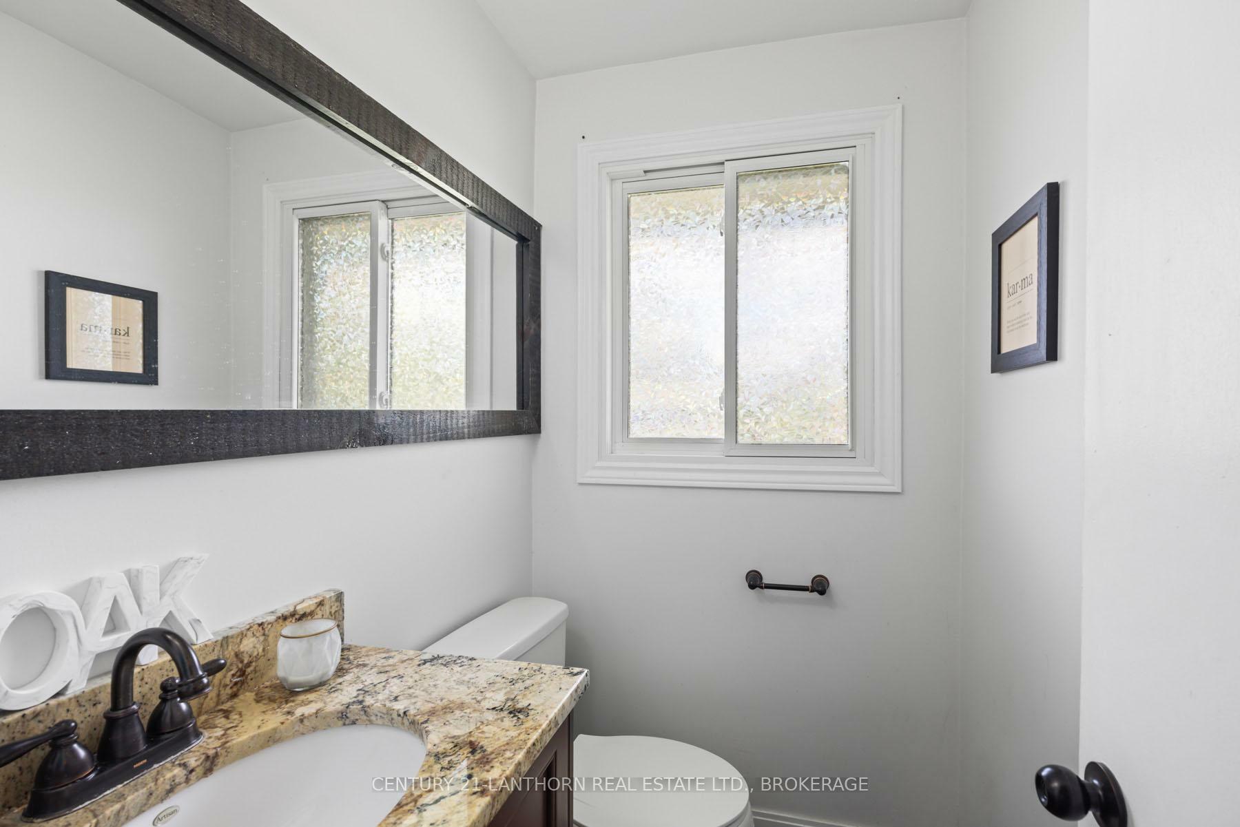 Photo de la propriété:  58 Cliff Crescent  ON K7M 1A8 