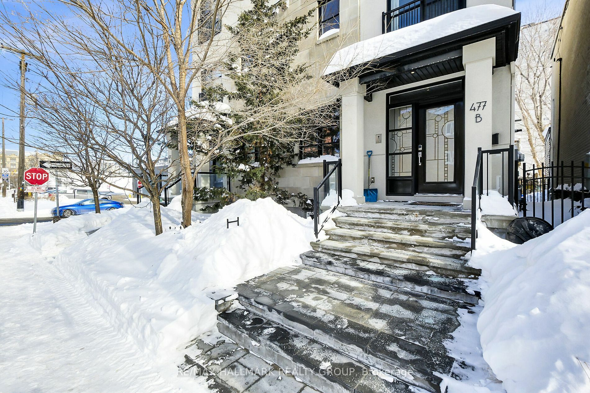 Property Photo:  477B Metcalfe St  ON K1S 3N7 