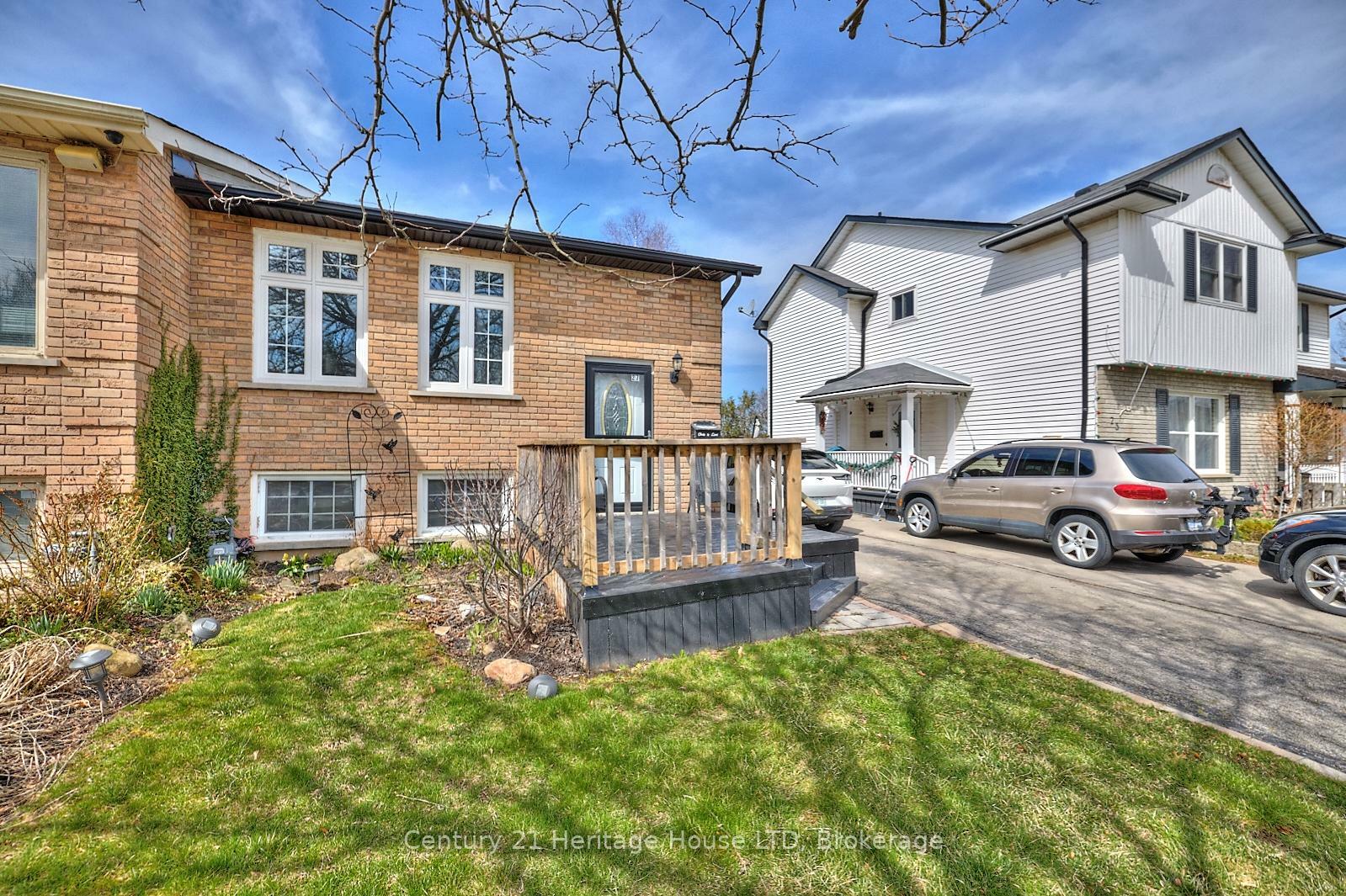 Property Photo: 27 Mayfair Drive ON L3C 7A1