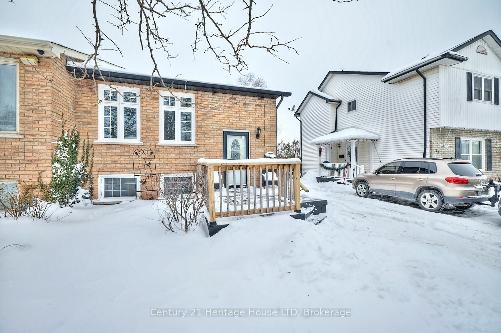 Property Photo:  27 Mayfair Drive  ON L3C 7A1 