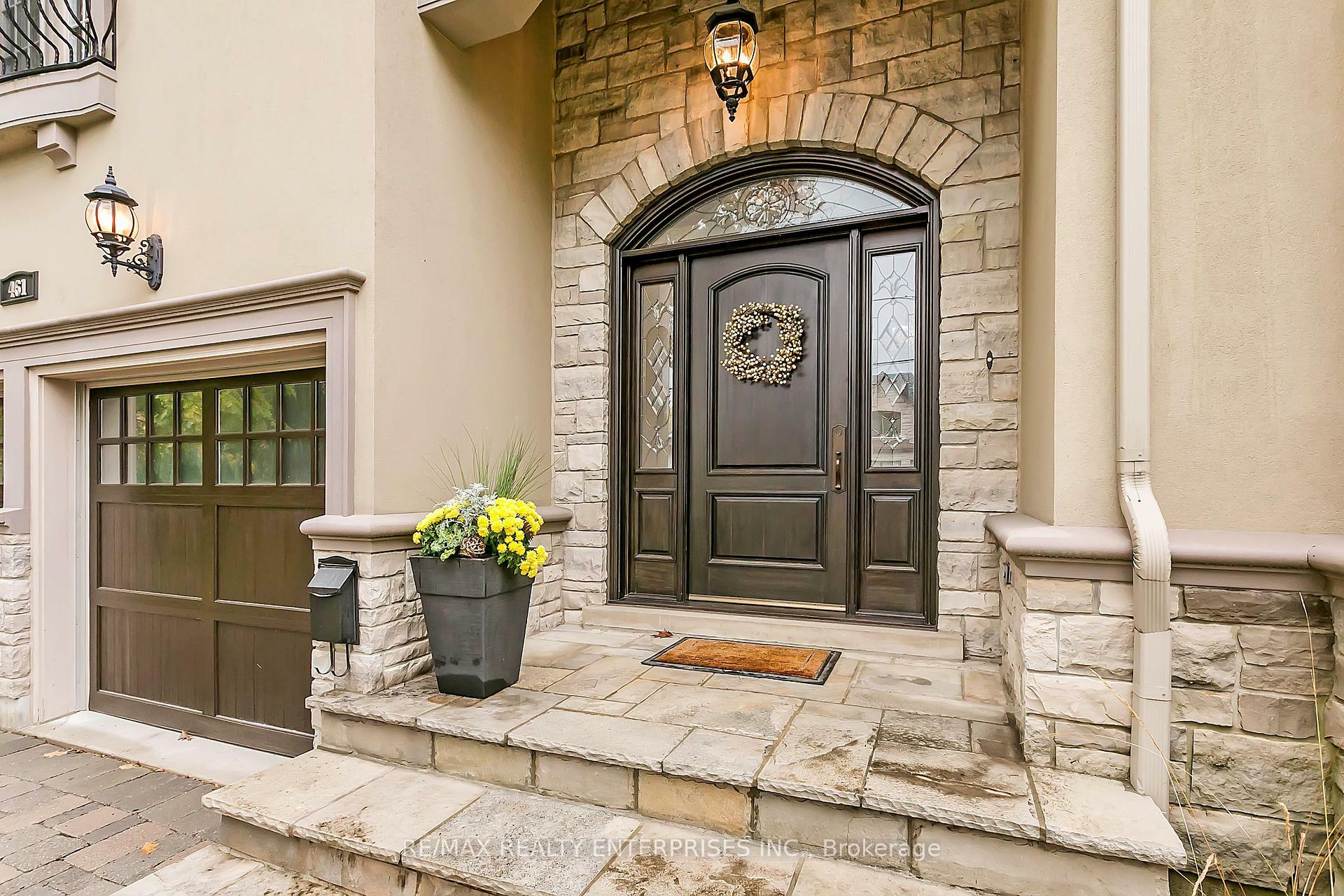 Property Photo: 461 Lynd Avenue ON L5G 2L7