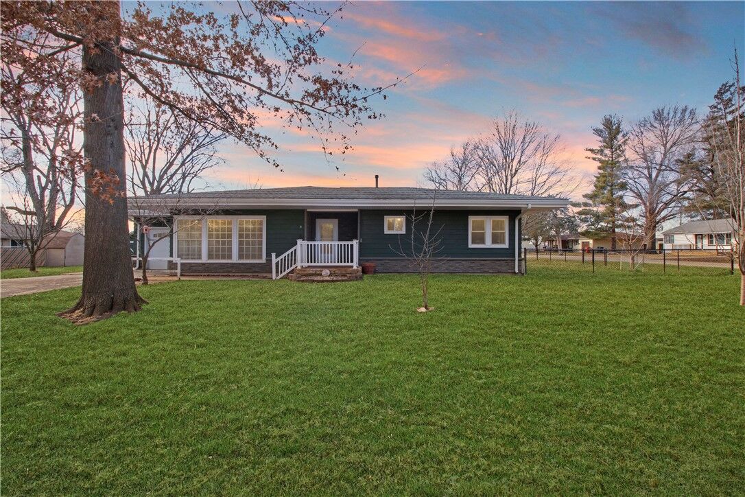 Property Photo:  8 Iola Court  IL 61914 