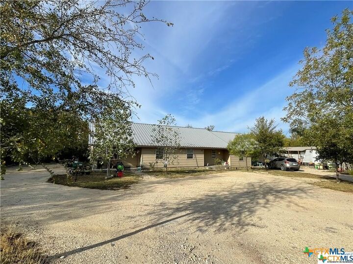Property Photo: 414 Henk Lane TX 78666