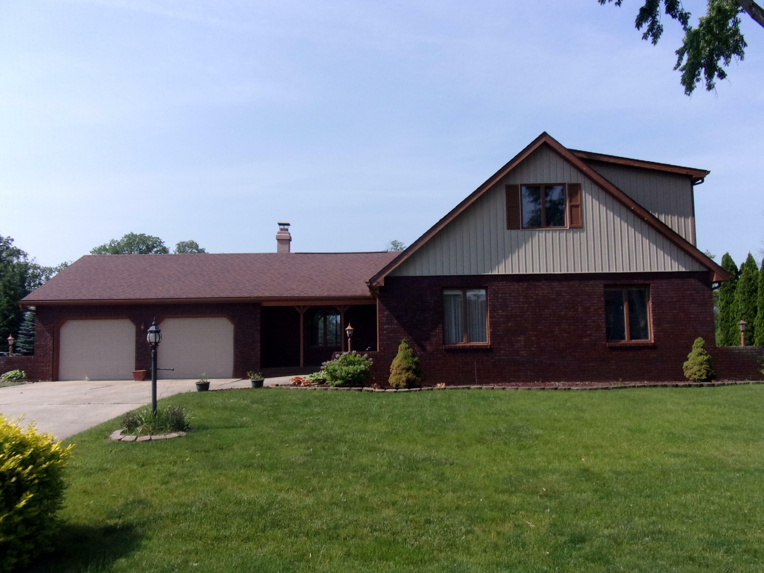 447 Scarborough Road  Valparaiso IN 46385 photo