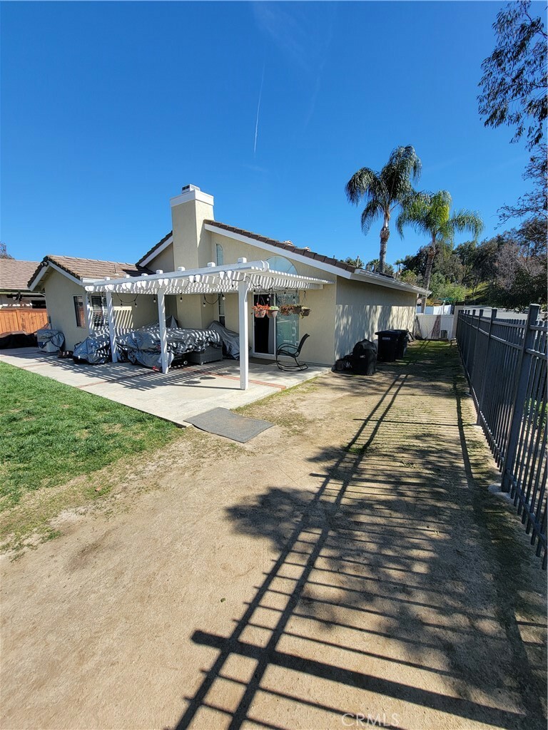 Property Photo:  31646 Corte Encinas  CA 92592 