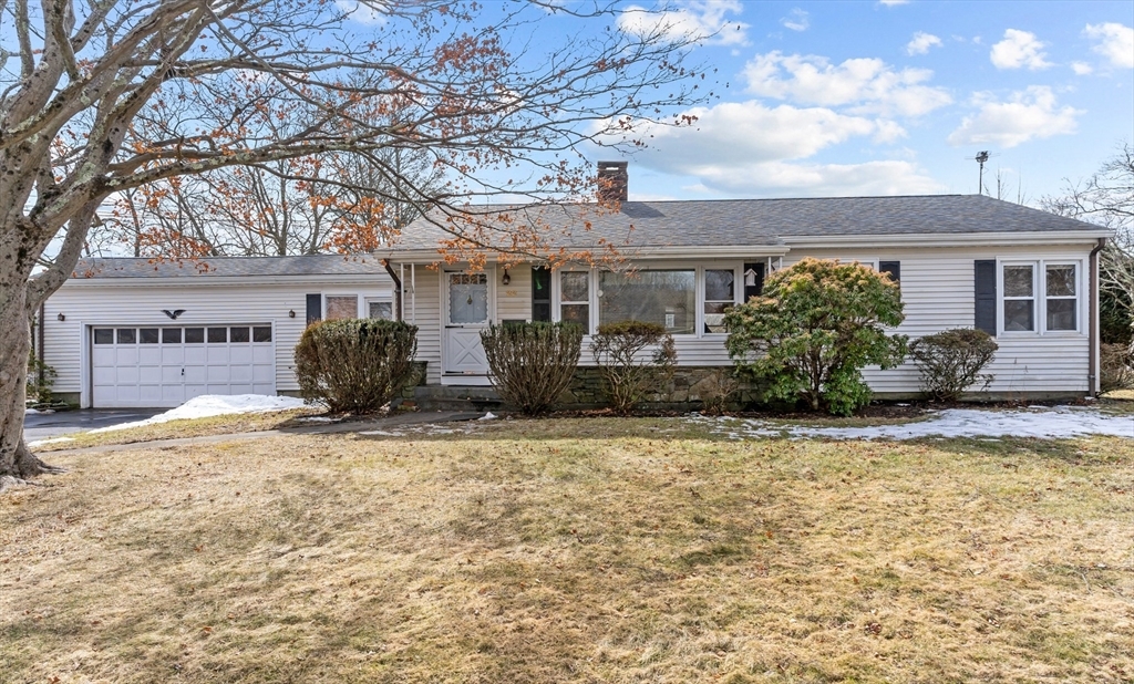 Property Photo:  22 Elmwood Dr  RI 02809 