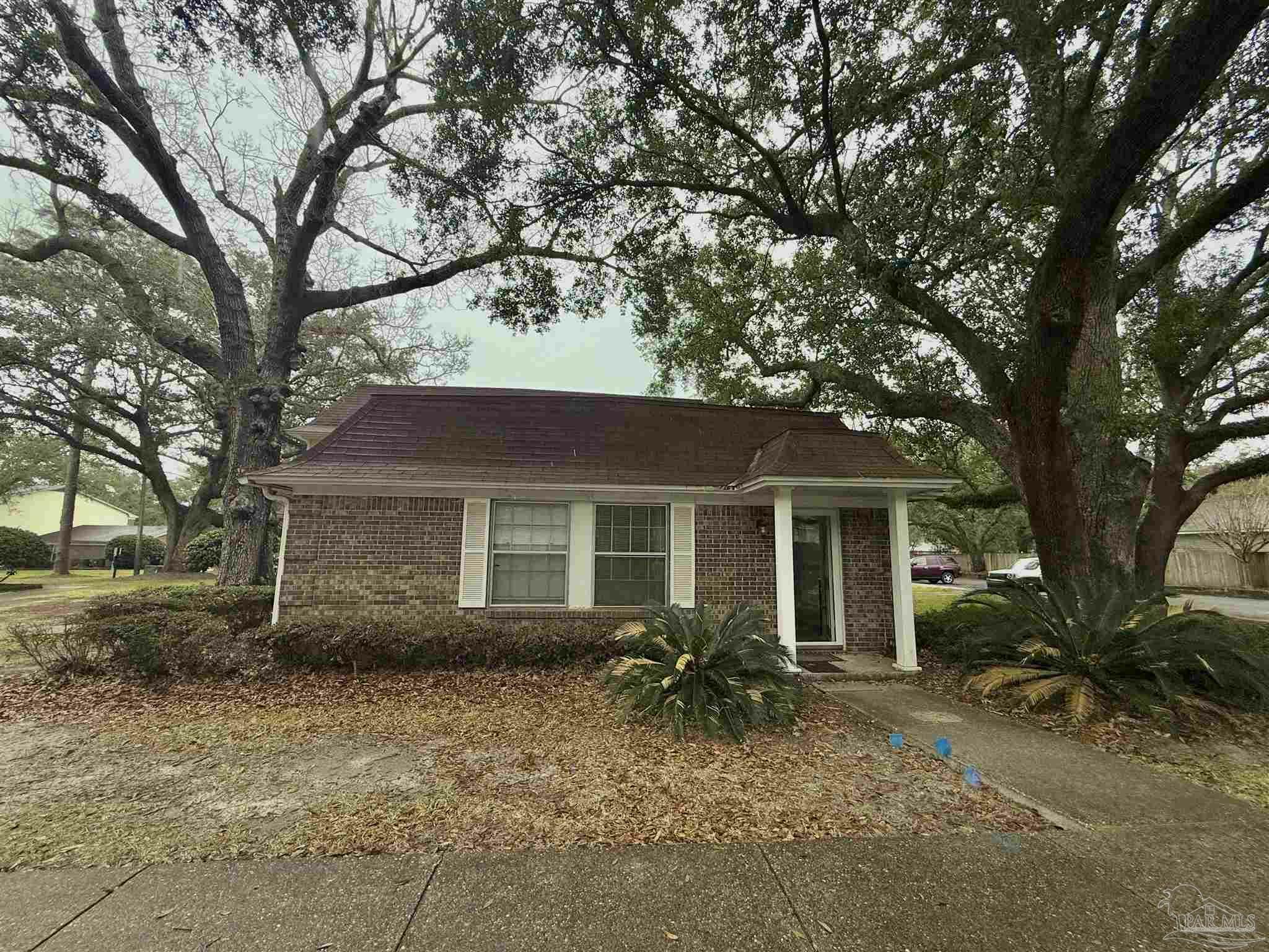 Property Photo:  3304 Kingswood Ct  FL 32514 