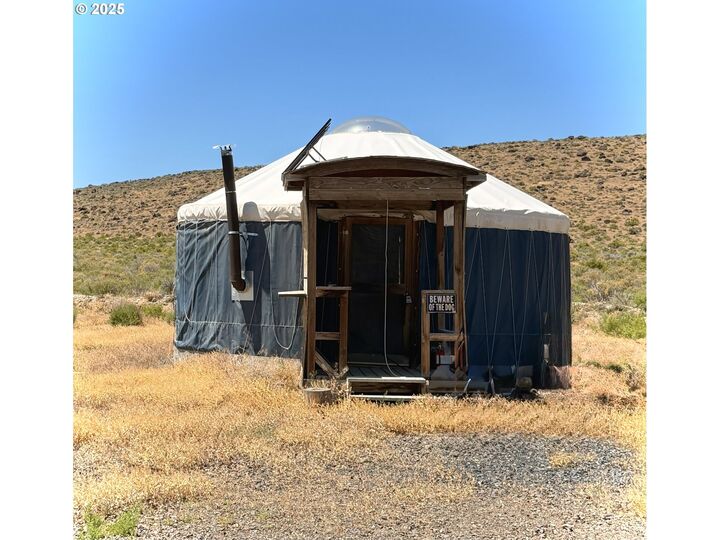 Property Photo: 49927 Shuffield Rd OR 97640