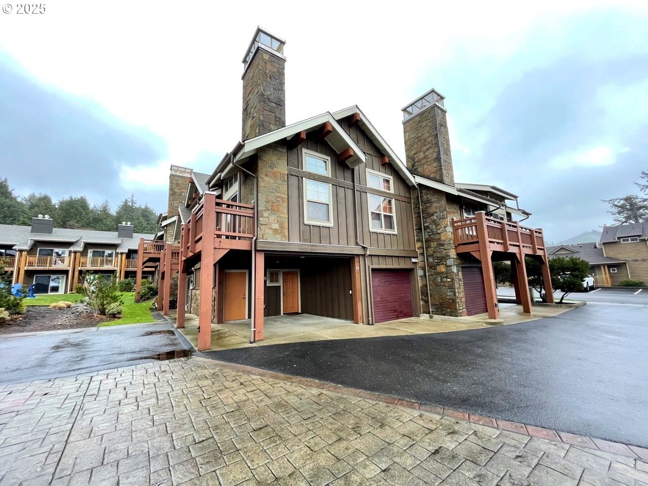 Property Photo: 132 E Surfcrest Ave C1b OR 97110