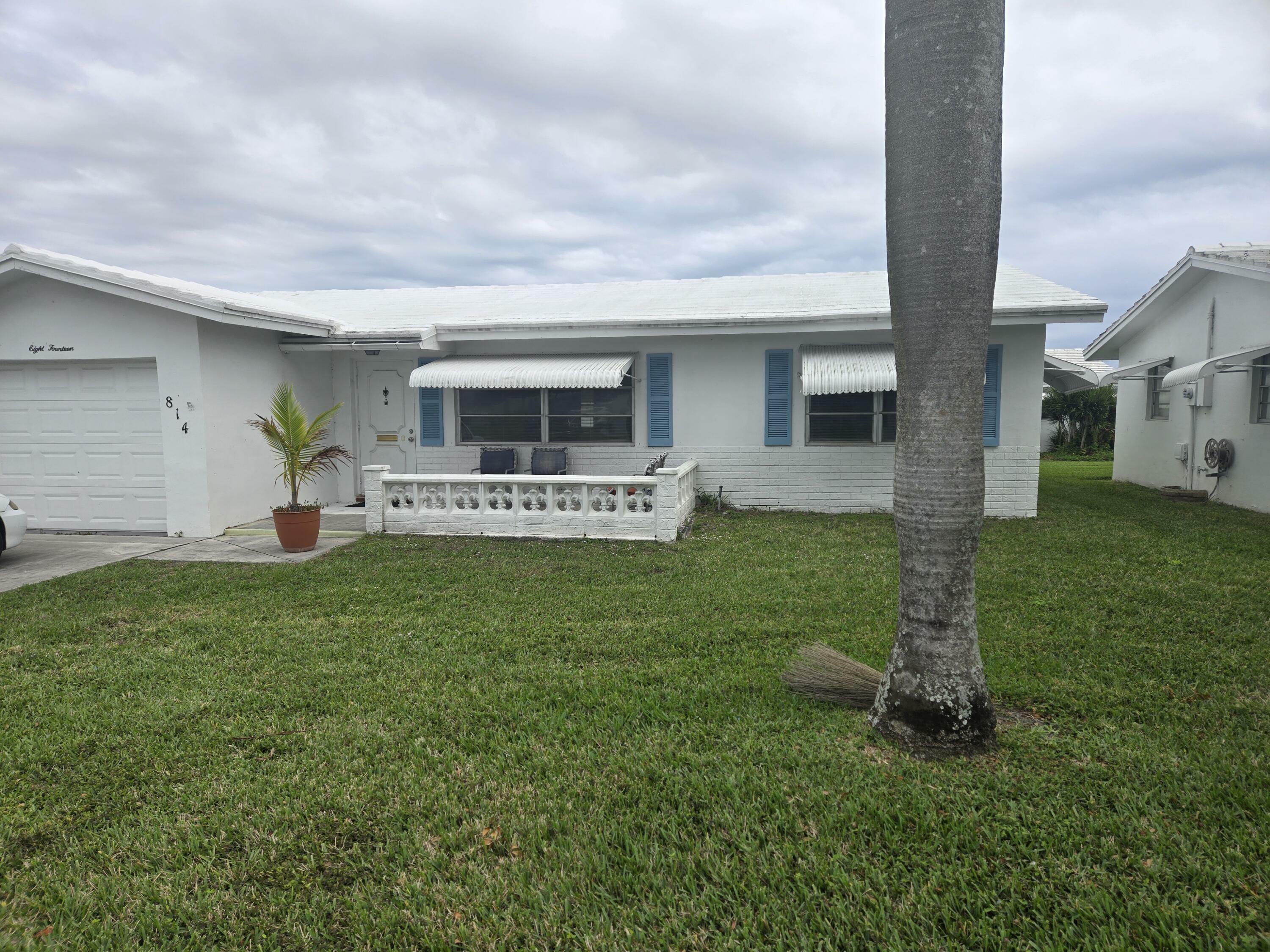Property Photo: 814 SW 18th Court FL 33426