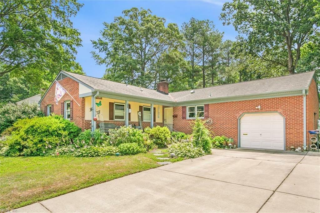 Property Photo: 122 Lynn Dr VA 23606