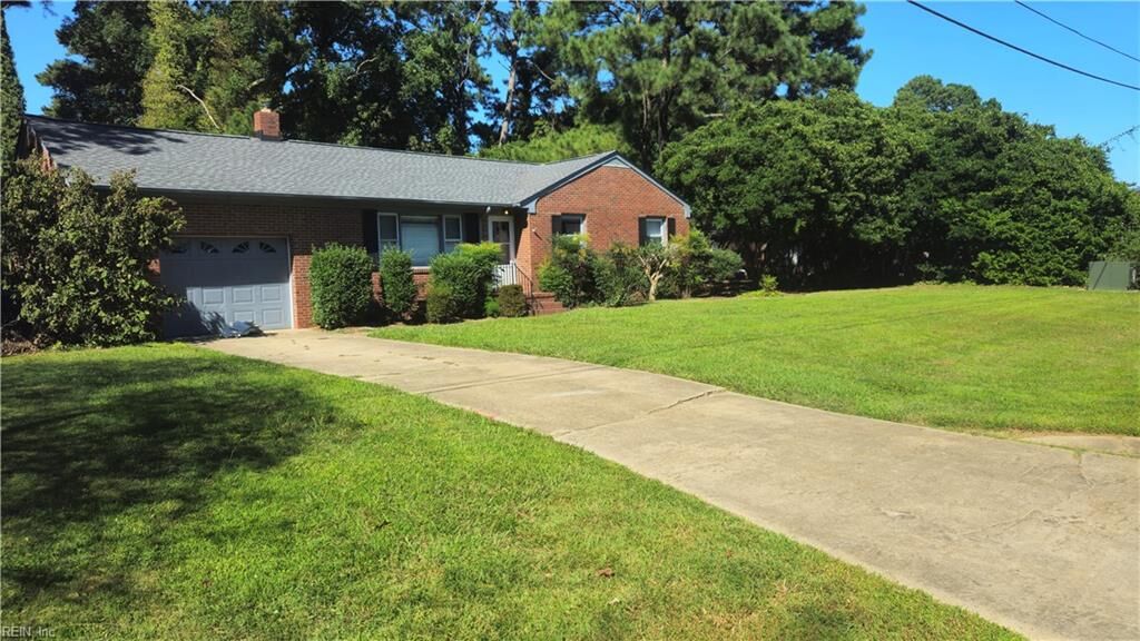 Property Photo:  2220 N Lakeside Dr  VA 23454 