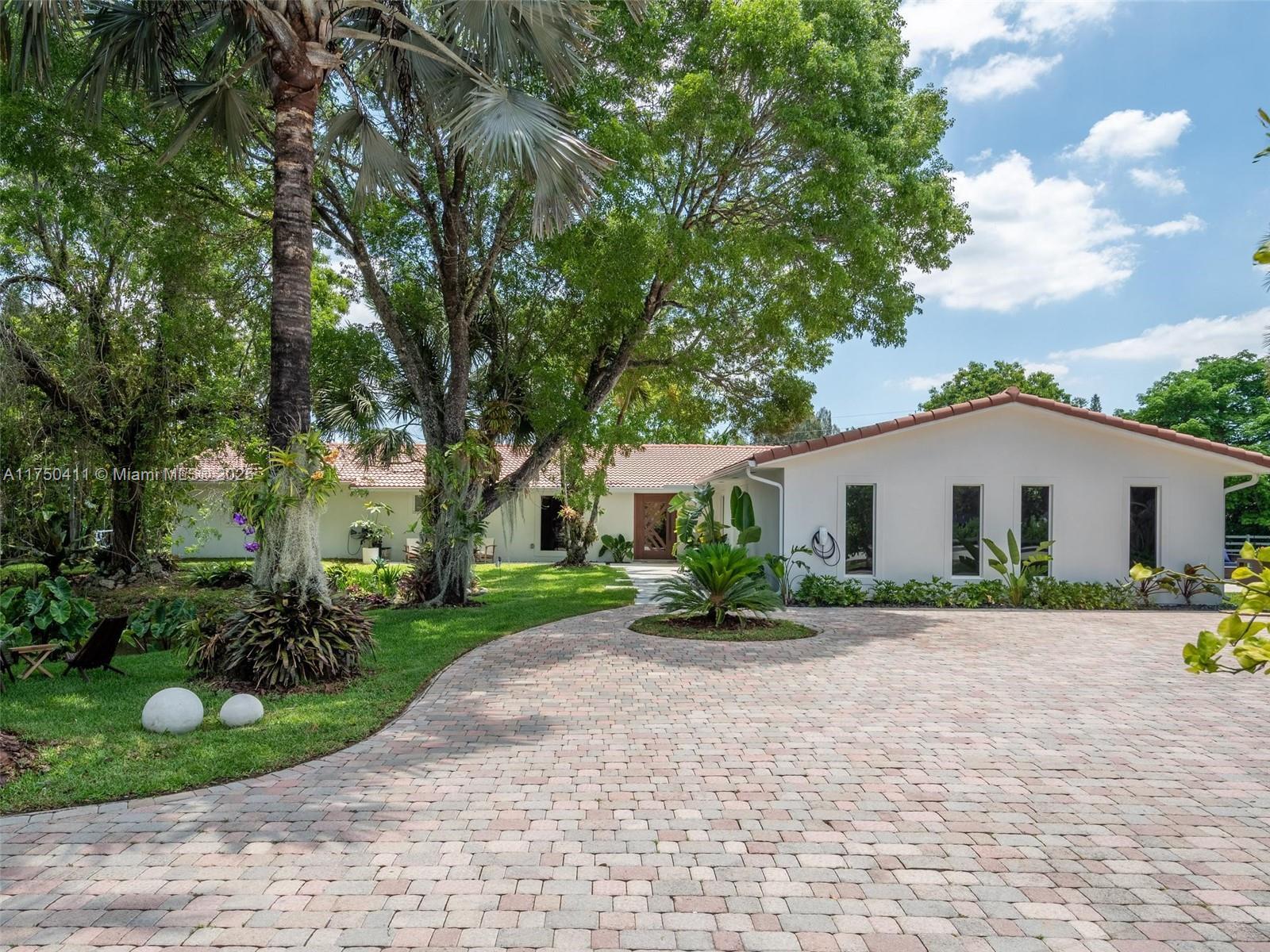 Property Photo: 17220 SW 46th St FL 33331