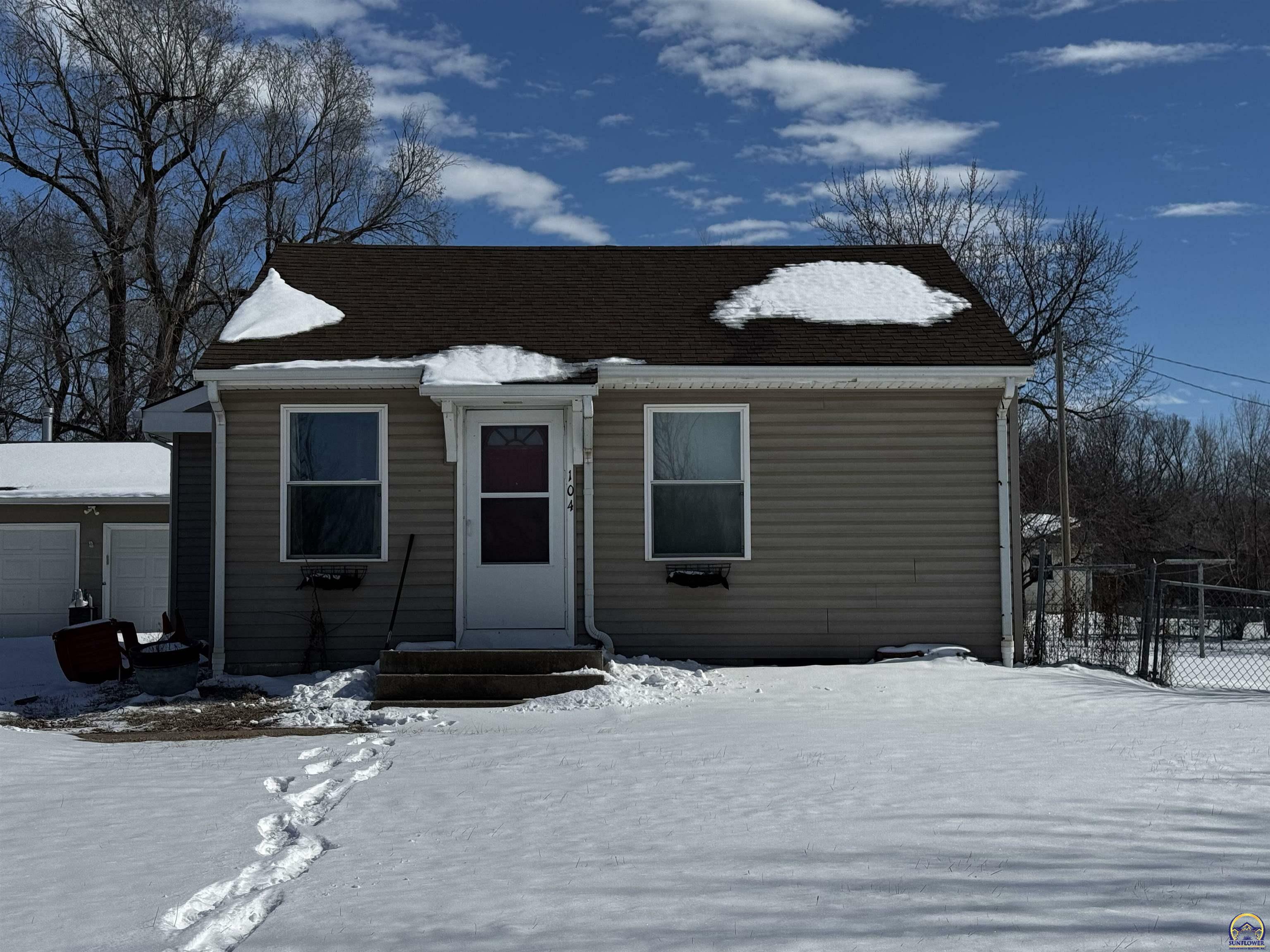 Property Photo: 104 Commercial St KS 66865