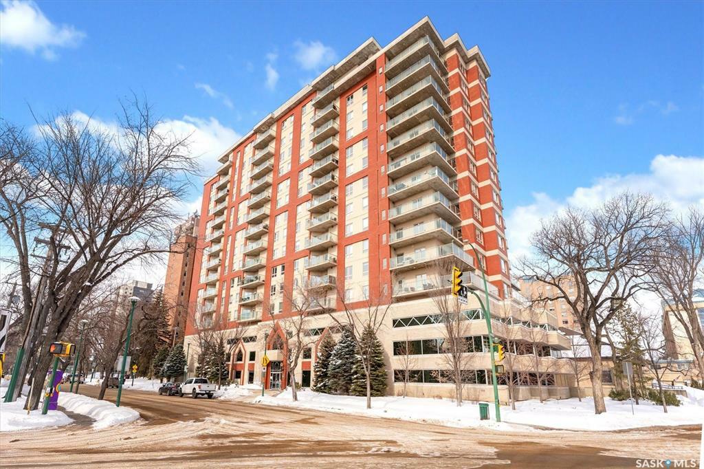 Property Photo:  902 Spadina Crescent E 1105  SK S7K 0G8 