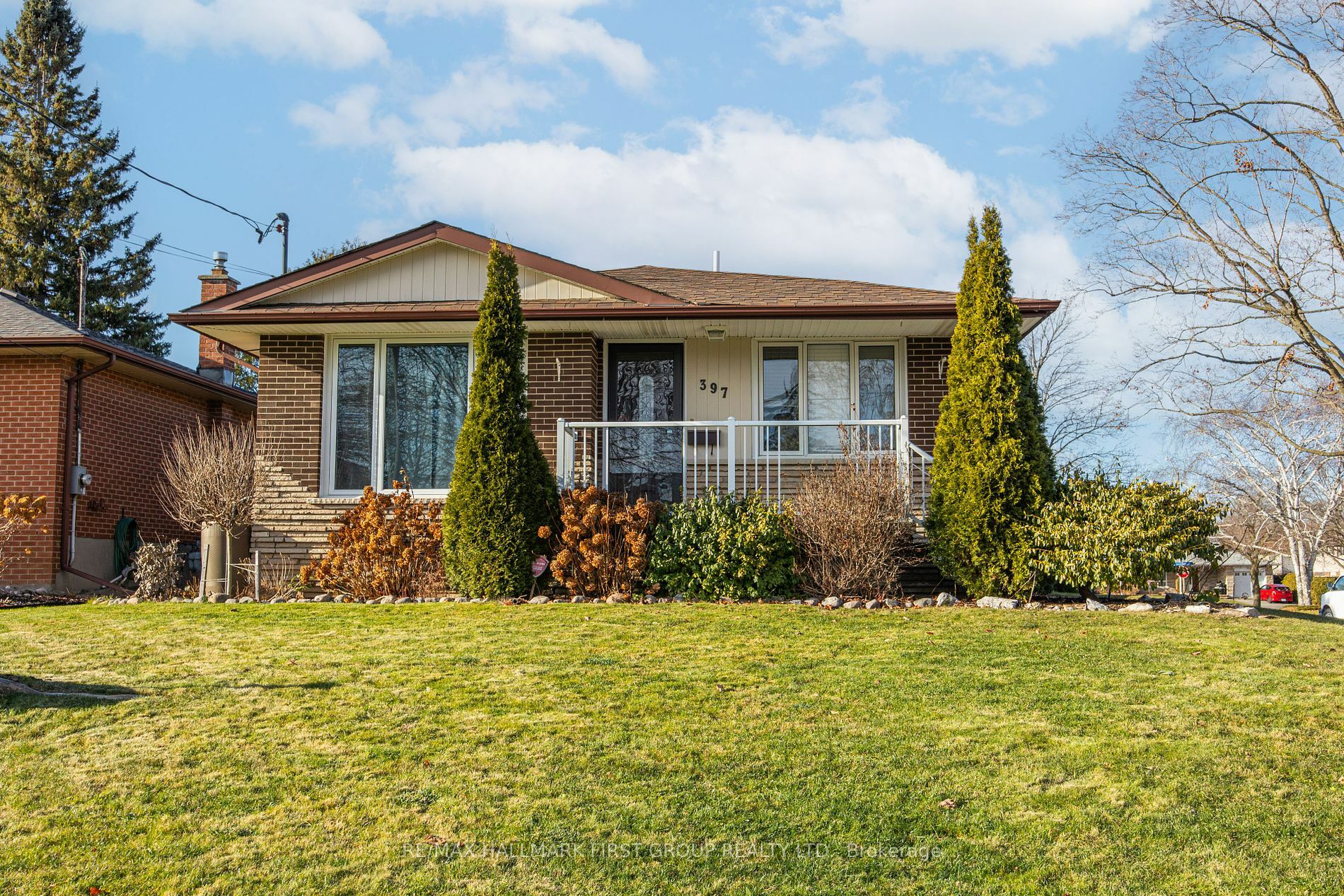 397 Bernhard Cres  Oshawa ON L1G 2B7 photo