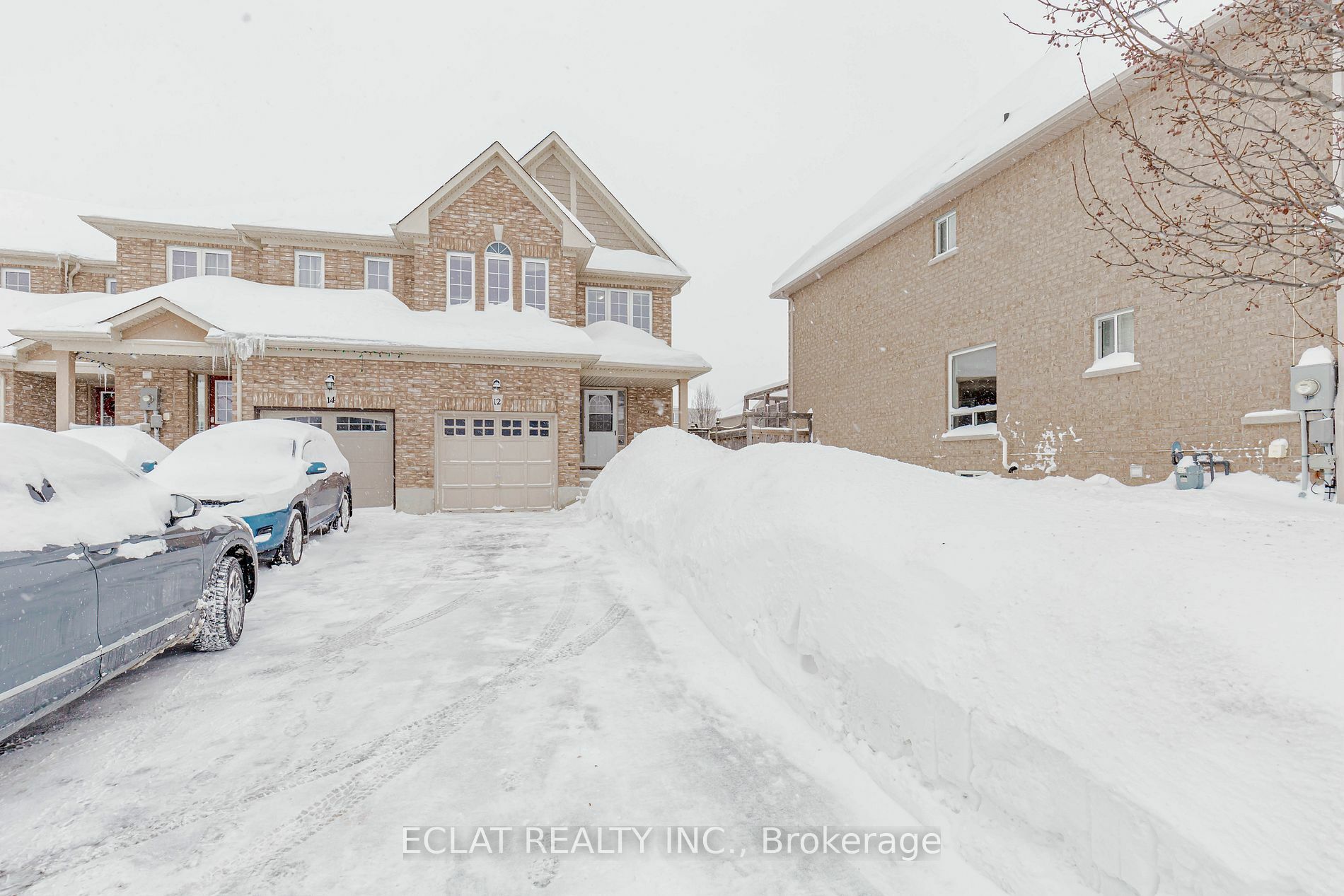 Property Photo:  12 Lancaster Crt  ON L4M 0G1 