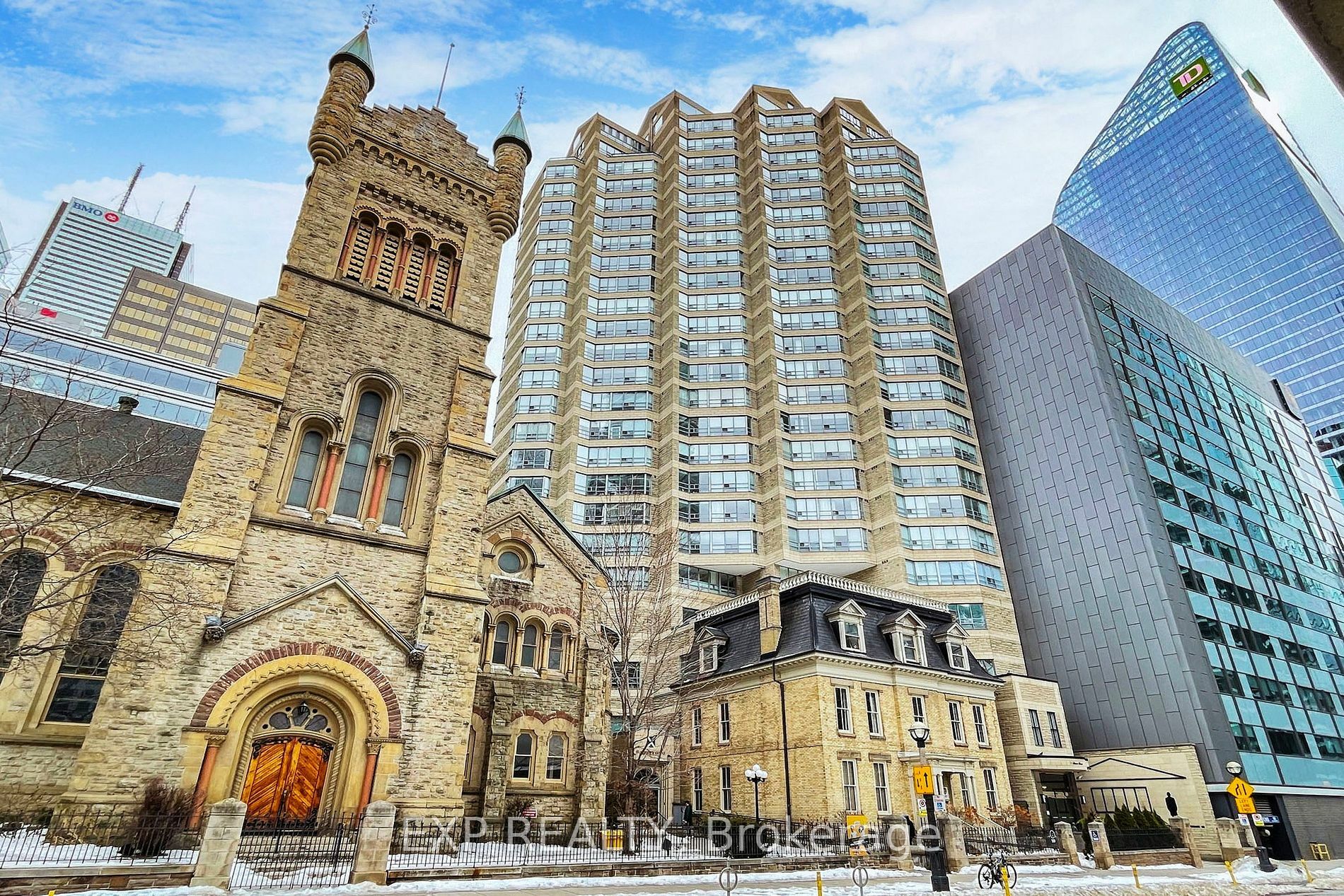 Property Photo:  71 Simcoe St E 1204  ON M5J 2S9 