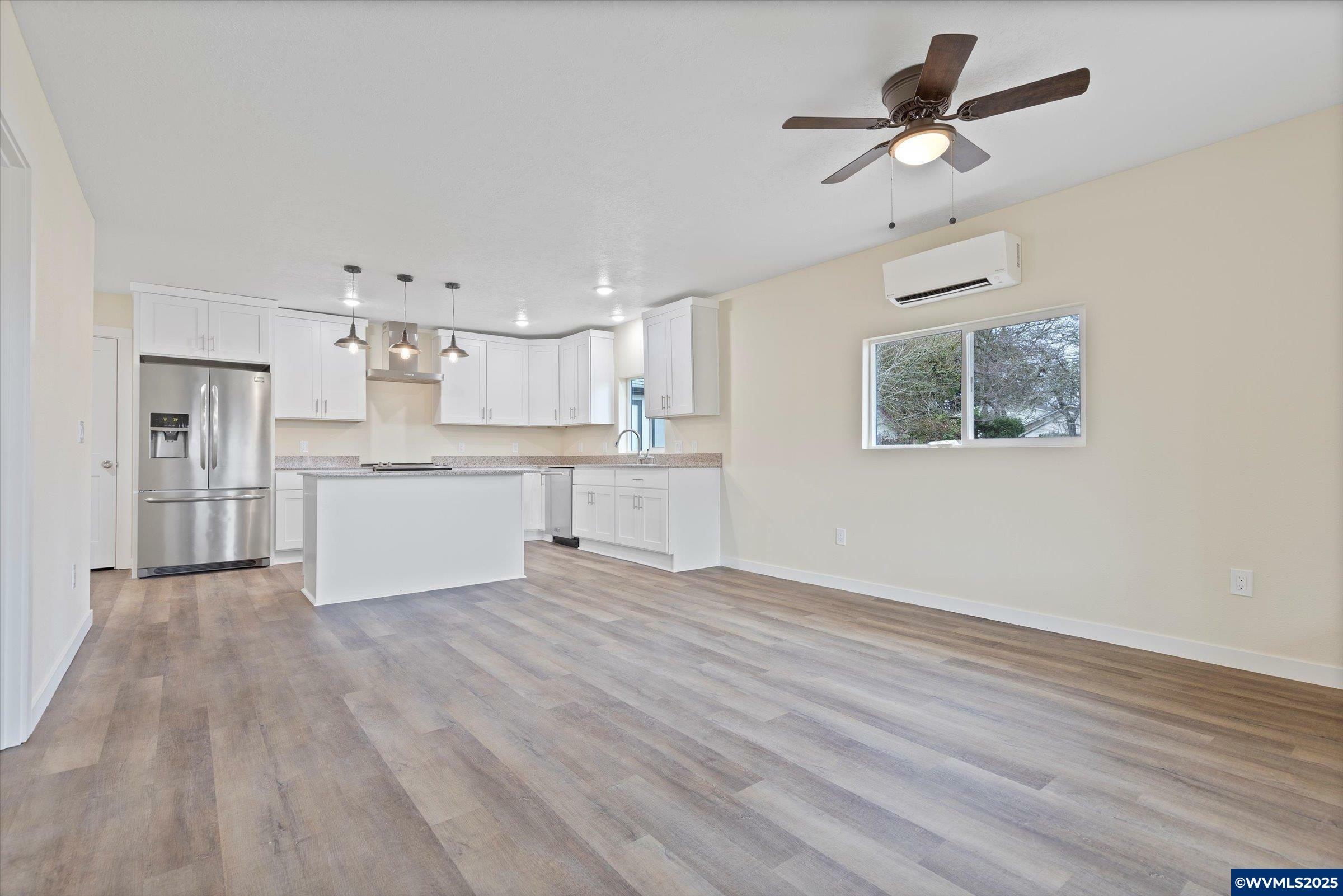 Property Photo: 412 Monmouth Av S OR 97361