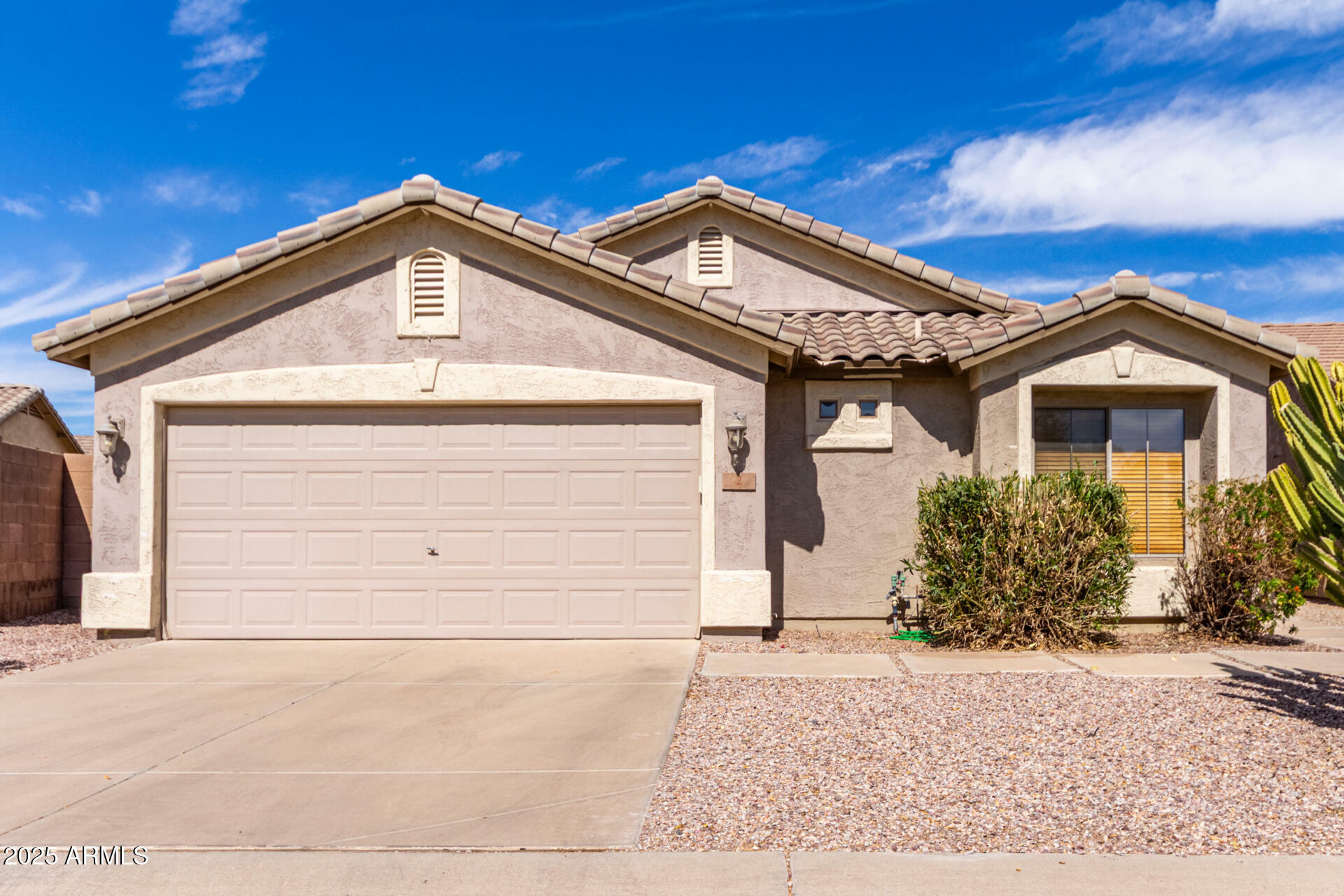 Property Photo:  2 E Coral Bean Drive  AZ 85143 