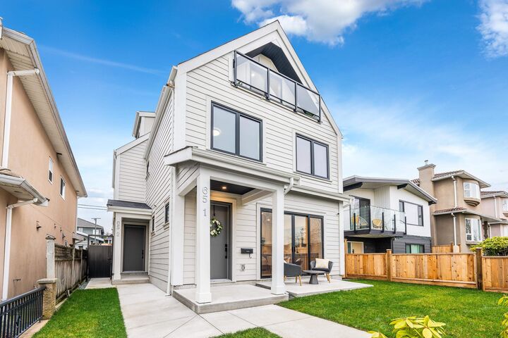Property Photo:  65 E 58th Avenue 1  BC V5X 1V7 