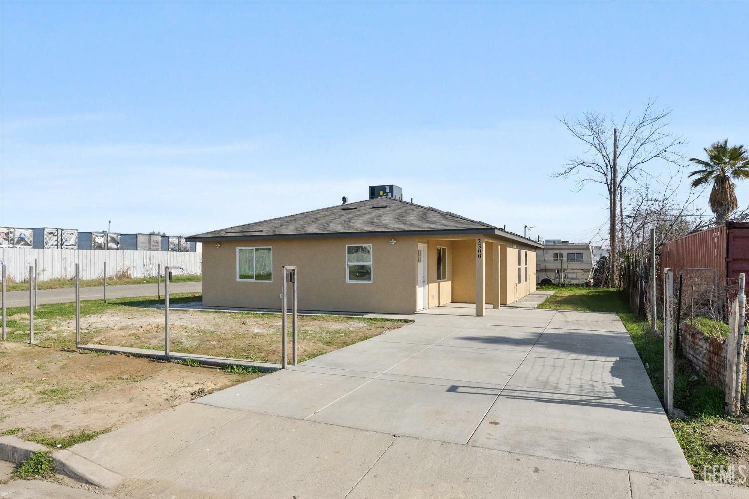 Property Photo:  2300 Rodney Street  CA 93307 