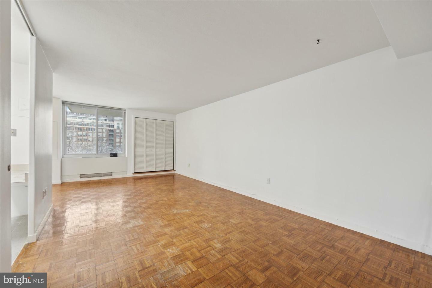 Property Photo: 604 S Washington Square 36 804 PA 19106
