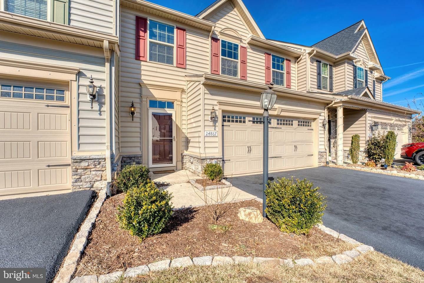 Property Photo: 24867 Culbertson Terrace VA 20105