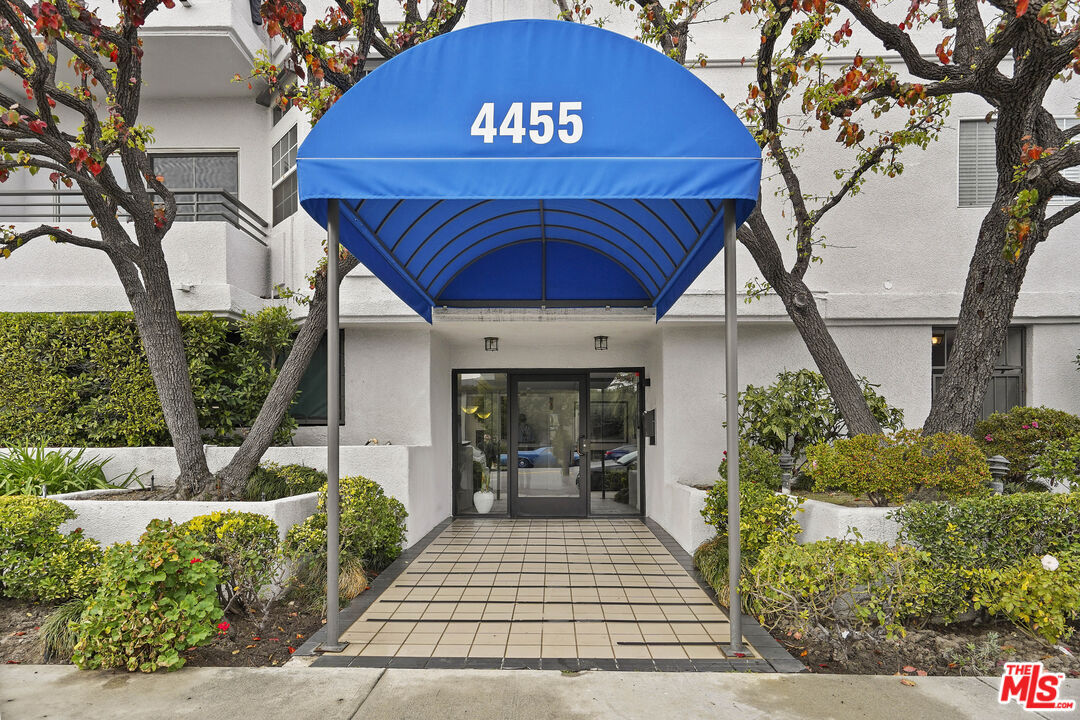 Property Photo:  4455 Hazeltine Ave  CA 91423 