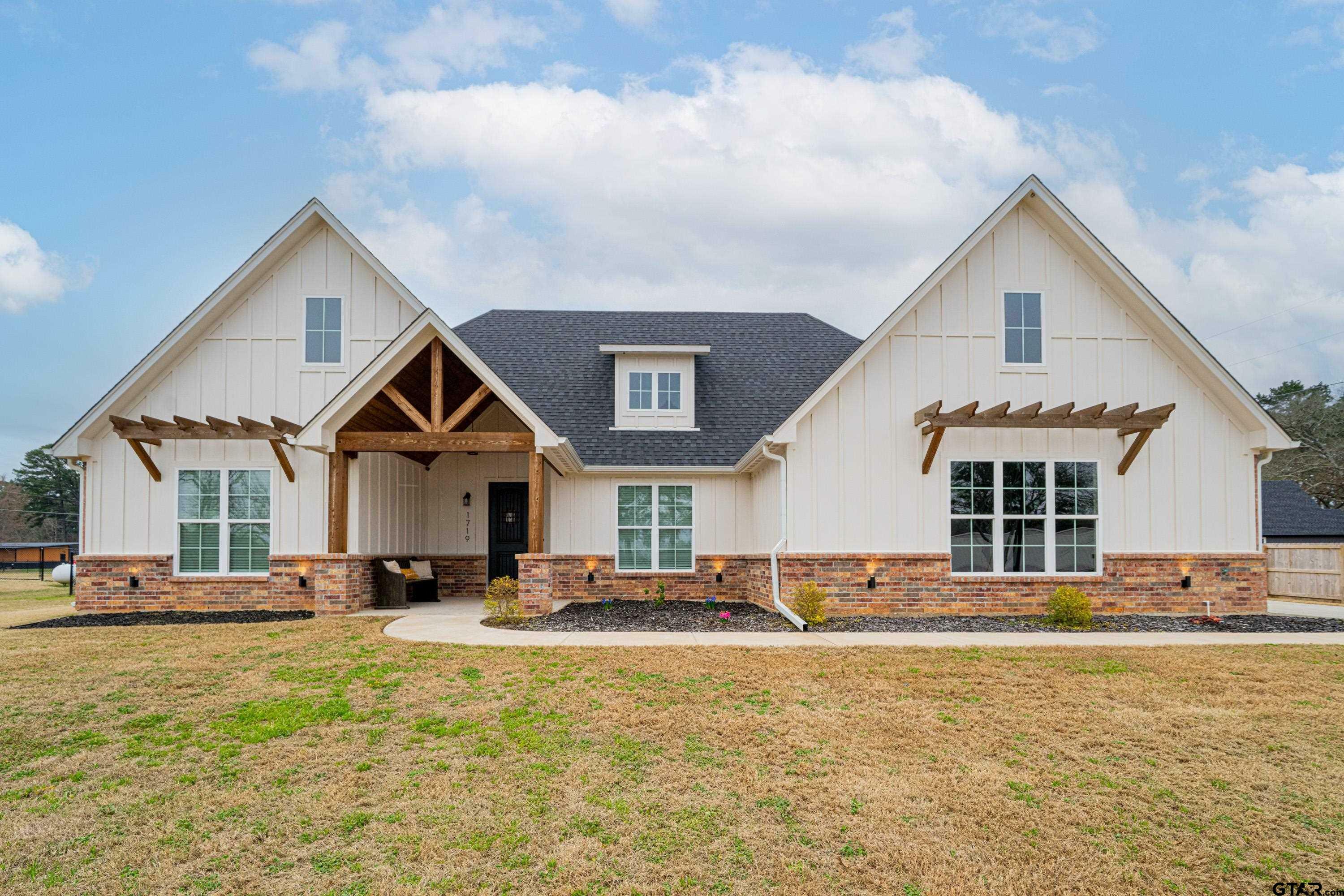 Property Photo:  1719 Cr 186 E  TX 75662 