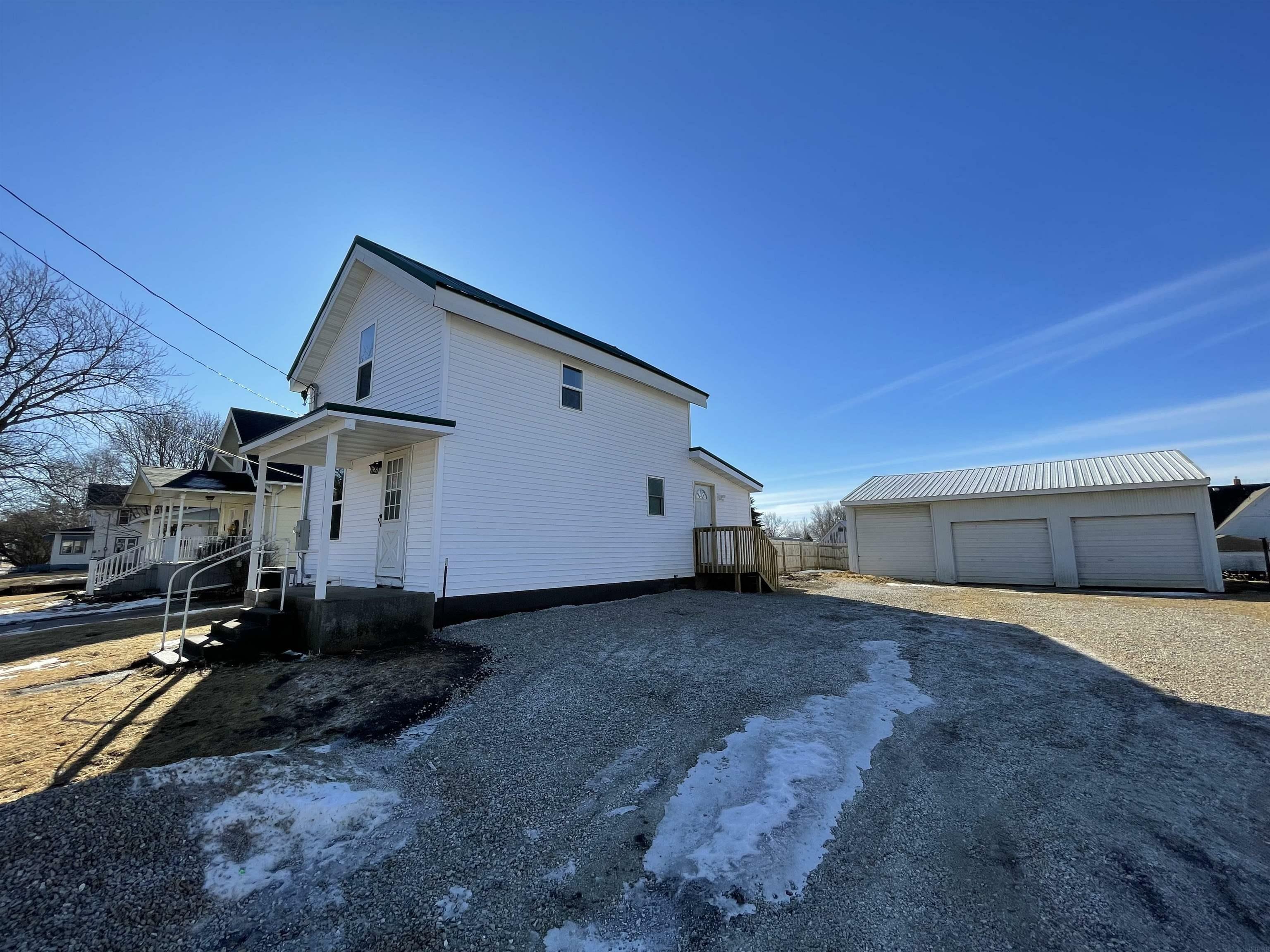 Property Photo: 206 E Mission Street IA 52076